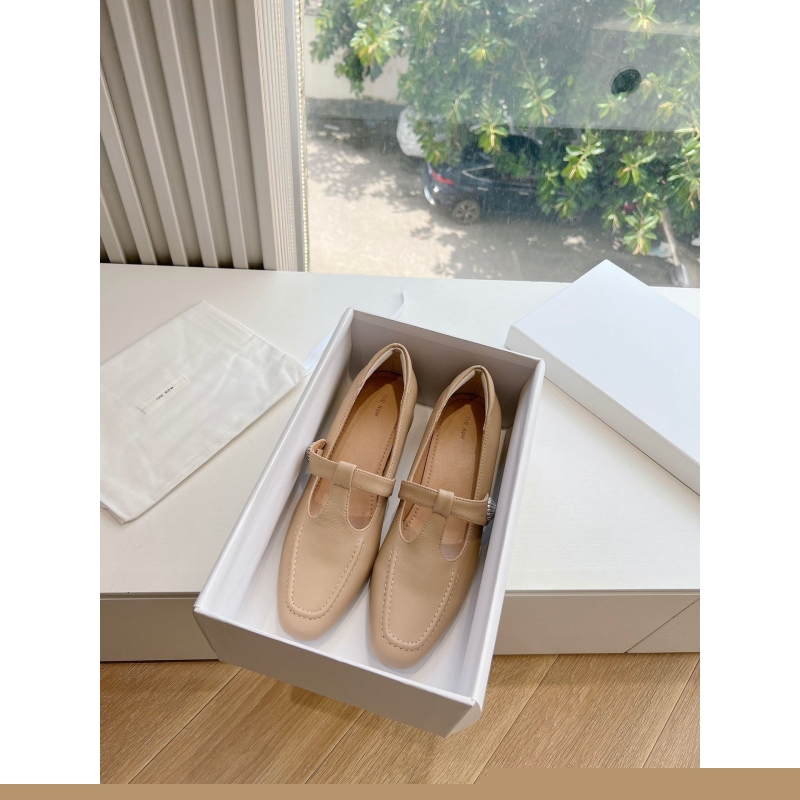 Other flat shoes